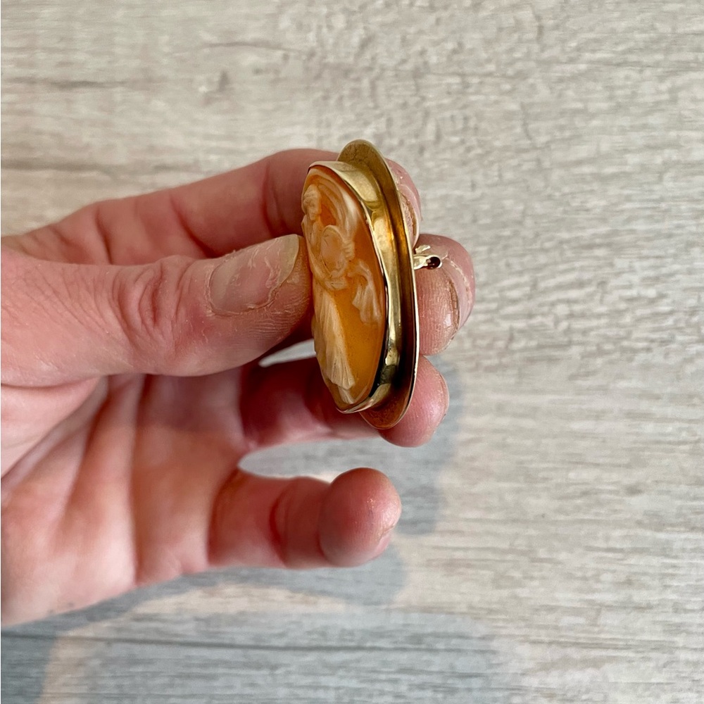 VERY ANTIQUE 14k Gold Cameo Brooch - Picture 5 of 13